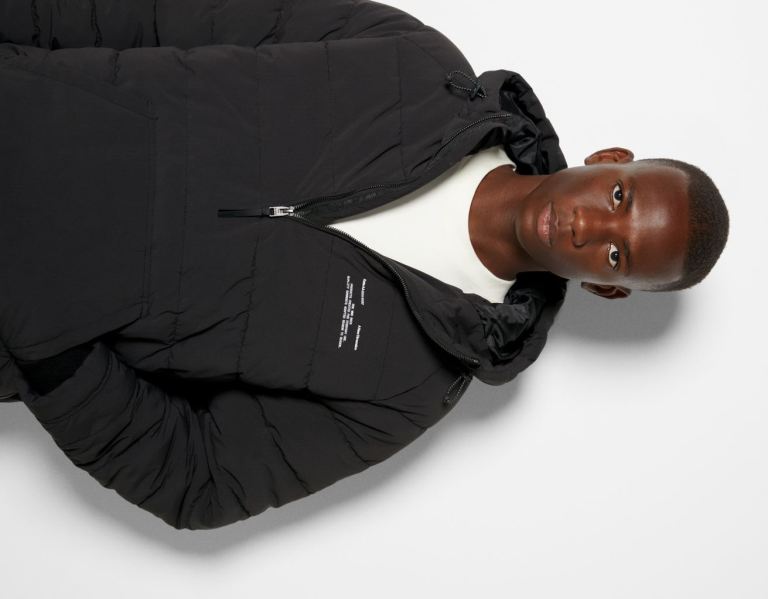 Bundy Bershka Puffer With Pouch Pocket Panske Čierne | RfXkEVRLC2f