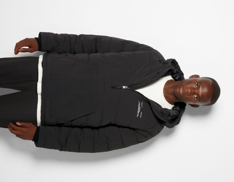 Bundy Bershka Puffer With Pouch Pocket Panske Čierne | RfXkEVRLC2f