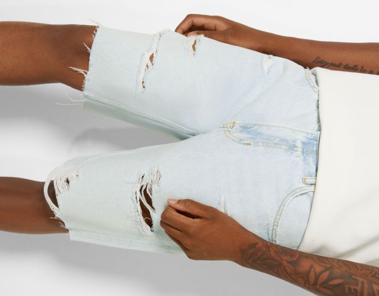 Sortky Bershka Ripped Denim Bermuda Panske Svetlo Modre | Tvk4HIpIqCK