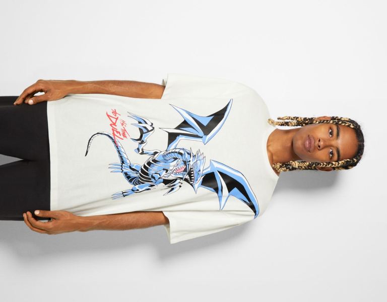 Tricko Bershka Kratke Sleeve Boxy Fit With A Yu-gi-oh! Print Panske Krém | qwHPQGrYbQK