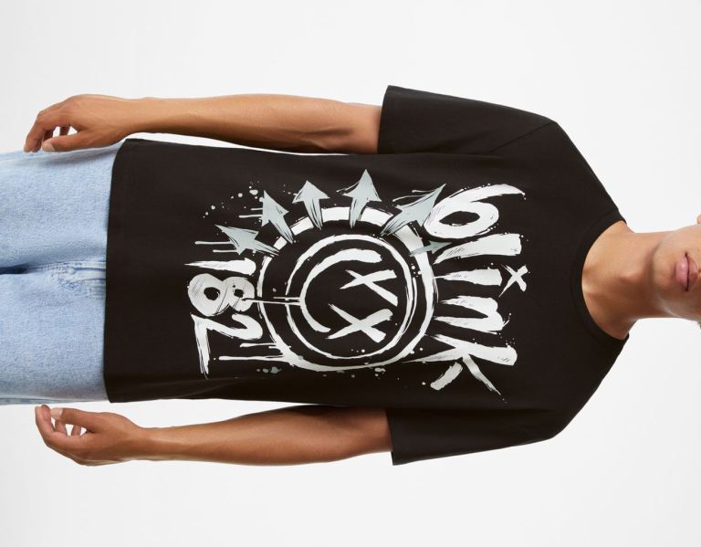 Tricko Bershka Regular-fit Kratke Sleeve Featuring Blink 182 Print Panske Čierne | N2K8COssurz