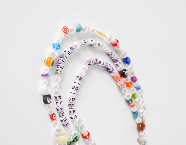 Šperky Bershka Beaded Necklace With Slogan Panske Čierne | yA9q1NDCNro