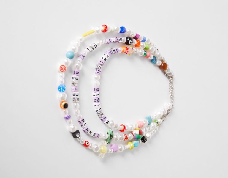 Šperky Bershka Beaded Necklace With Slogan Panske Čierne | yA9q1NDCNro