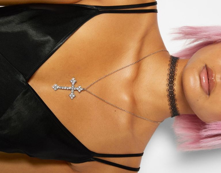 Šperky Bershka Set Of 2 Cipkovane Choker And Cross Chain Necklaces Damske Strieborne | UIYviKkwNnR