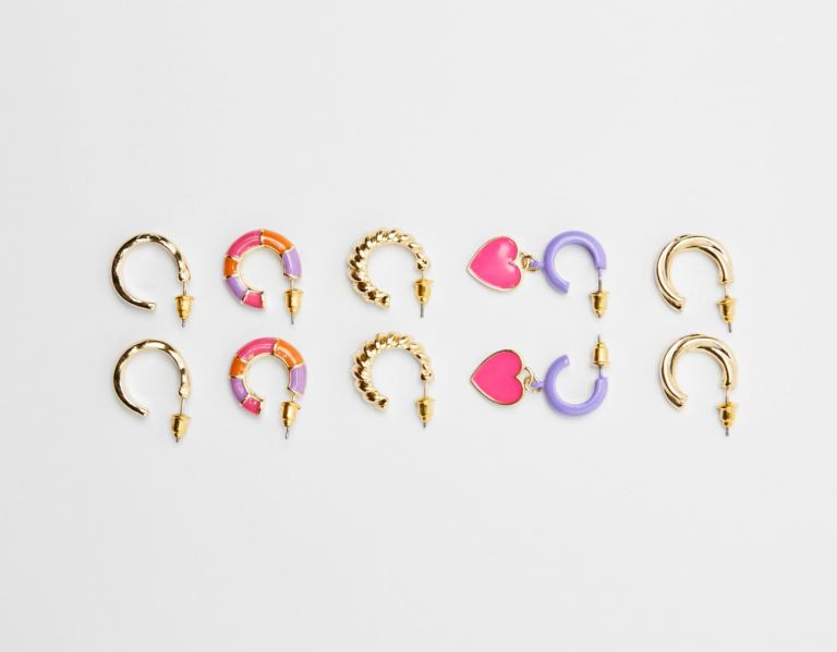 Šperky Bershka Set Of 5 Pairs Of Metal Enameled Hoop Earrings With Charms Damske Zlate | PgNNyihrtxU