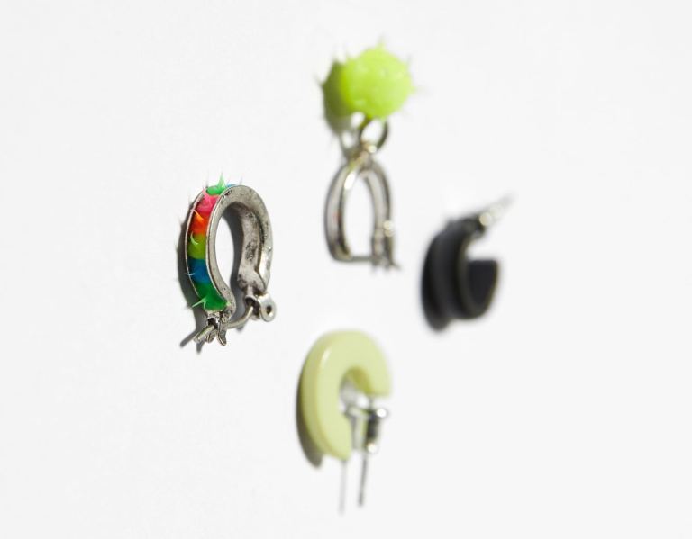 Šperky Bershka Set Of 9 Pairs Of Colored Earrings Panske Strieborne | MSRZmnA6dXP